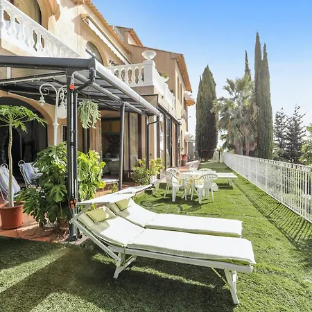 Appartement D'une Avec Vue Sur La Piscine Interieure Et Terrasse A A 4 Km De La Menton