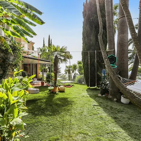 D'une Avec Vue Sur La Piscine Interieure Et Terrasse A A 4 Km De La Appartement