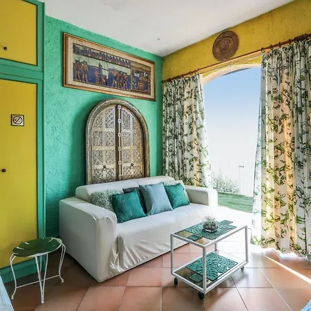 Appartement D'une Avec Vue Sur La Piscine Interieure Et Terrasse A A 4 Km De La Menton