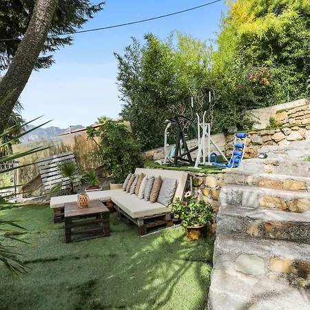 D'une Avec Vue Sur La Piscine Interieure Et Terrasse A A 4 Km De La * Menton