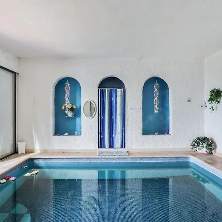 D'une Avec Vue Sur La Piscine Interieure Et Terrasse A A 4 Km De La