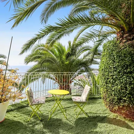 D'une Avec Vue Sur La Piscine Interieure Et Terrasse A A 4 Km De La Appartement Menton