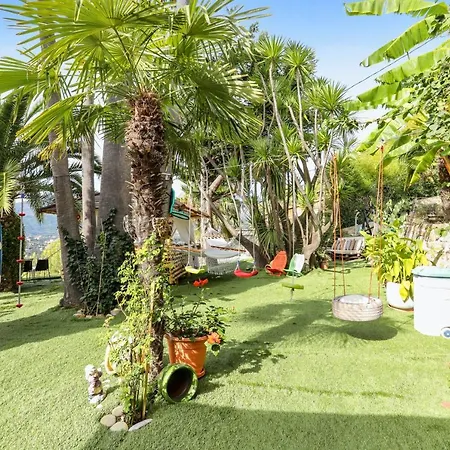 D'une Avec Vue Sur La Piscine Interieure Et Terrasse A A 4 Km De La *