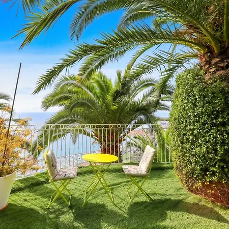 En Bord De A Avec Piscine Privee 80 M² Garavan