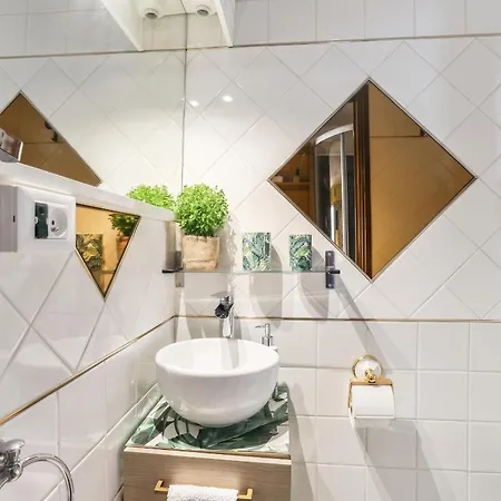 En Bord De A Avec Piscine Privee 80 M² Garavan