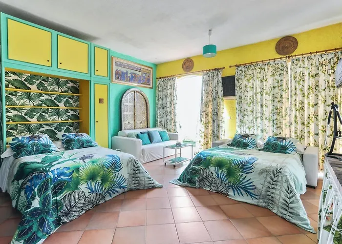 En Bord De A Avec Piscine Privee 80 M² * מנטון