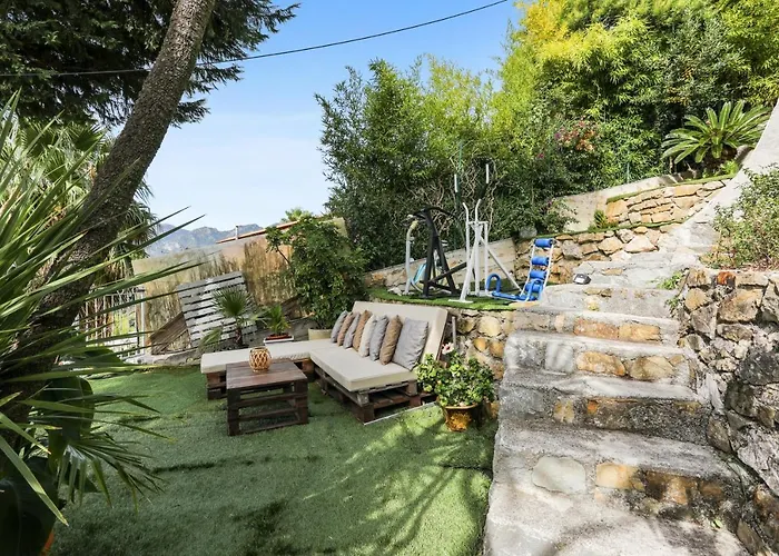 En Bord De A Avec Piscine Privee 80 M² * מנטון