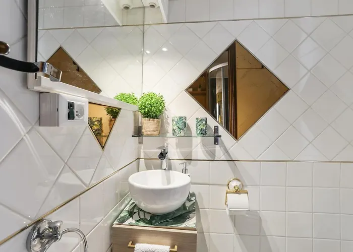 En Bord De A Avec Piscine Privee 80 M² Μεντόν