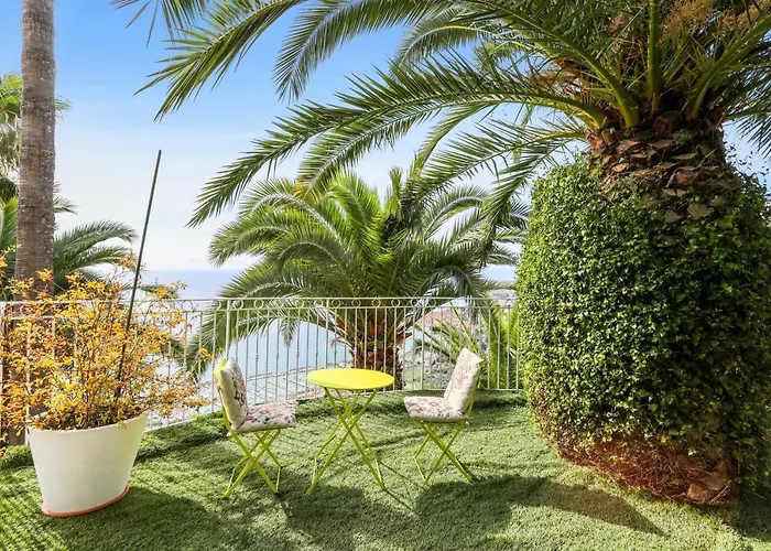 En Bord De A Avec Piscine Privee 80 M² アパート マントン